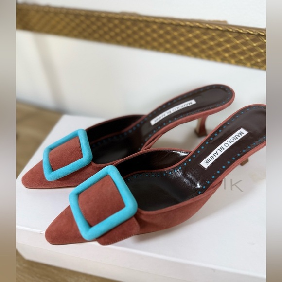 Manolo Blahnik Maysalebi Suede Buckle 
Kitten-Heel Mules 50 mm - Picture 9 of 10